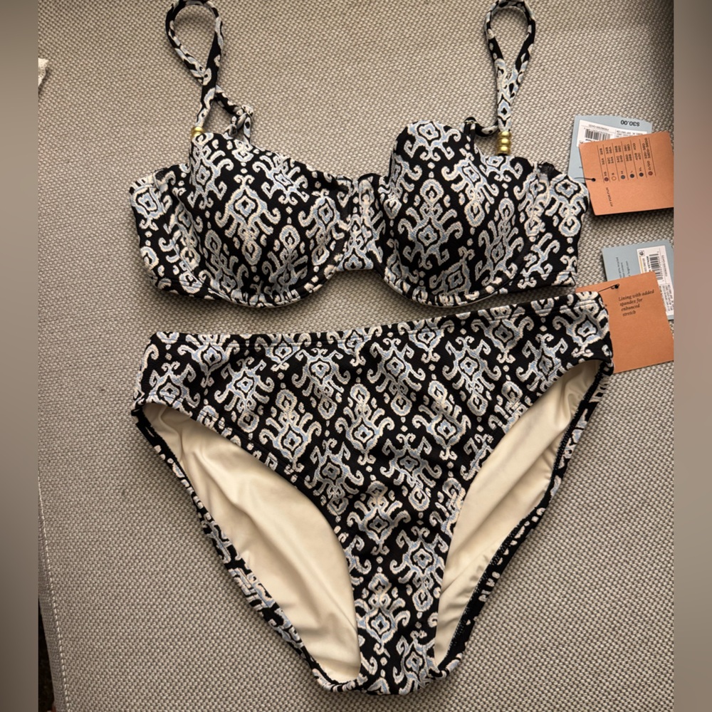 Crepe Balconette Underwire Bikini Top & High Leg Medium Bottom Bikini